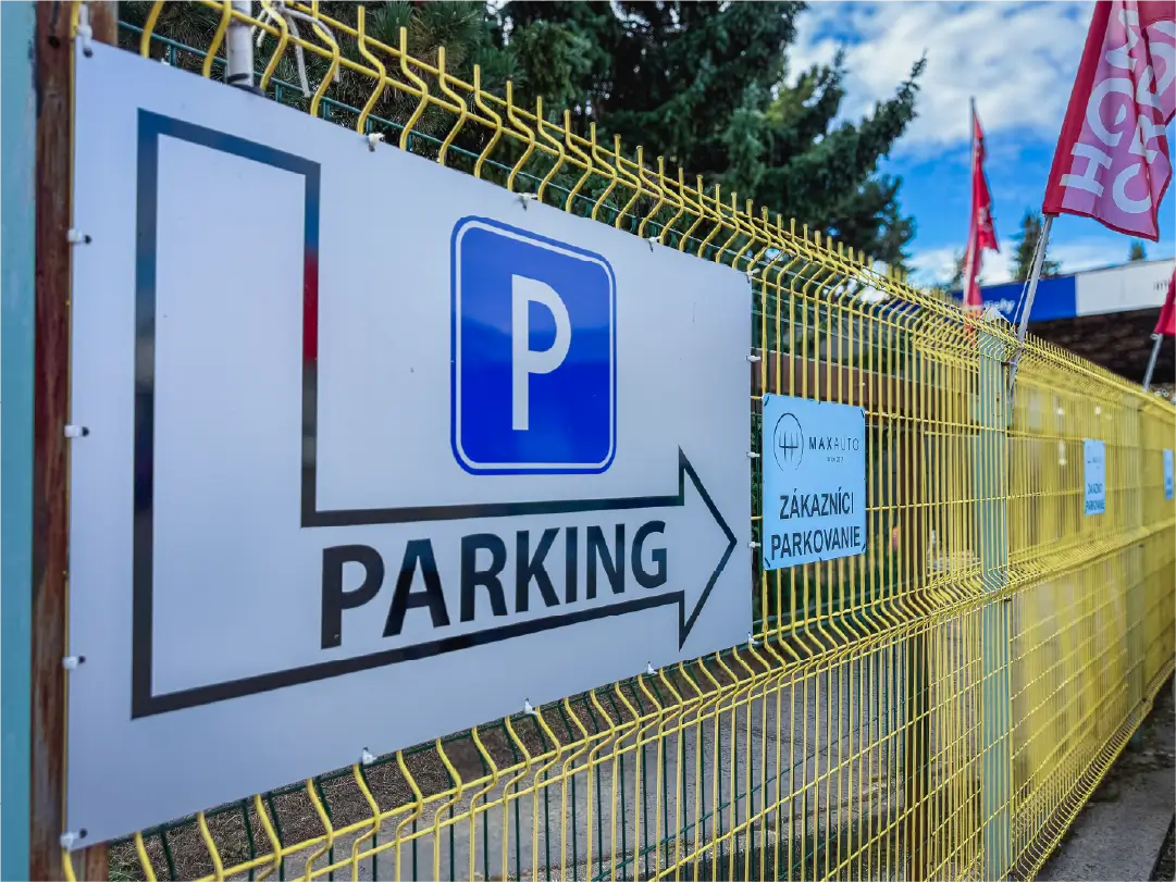 Značka zákazníckeho parkovania pri predajni